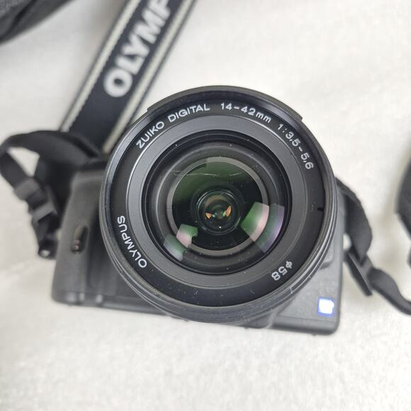 Olympus E-600 DSLR Camera Bundle 14-42mm 40-150mm Lenses Bag Charger Manual SD - Picture 9 of 15